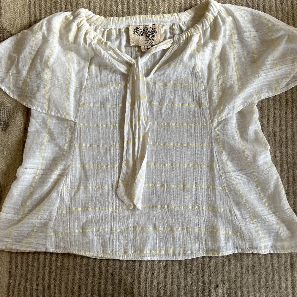 Beautiful Ace & Jig top with bow tie